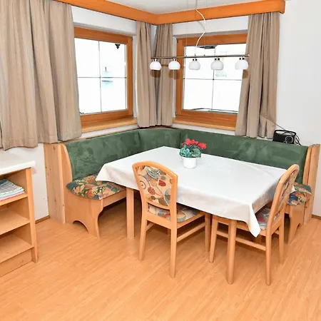 Haus Dengg 아파트 *